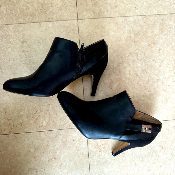 Unisa Black Heeled Buckle Booties - Picture 2 of 6